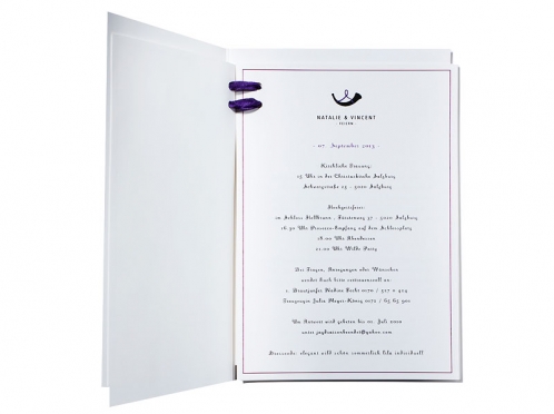 Einladungskarte mit Jagsmotiv und lila Band als Muster bestellen.