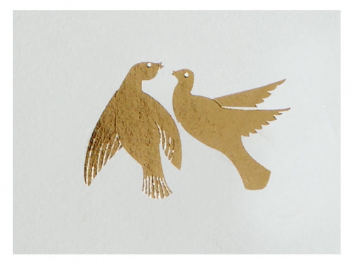 Gold geprägte Tauben auf Einladung und Briefumschlag als Musterkarte bestellen.