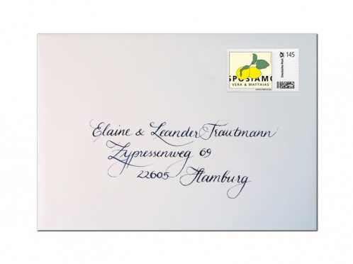Die Briefmarke für Ihren Umschlag verleiht Ihren Hochzeitseinladungen den perfekten Akzent – mit Zitronenillustrationen und schlichtem, elegantem Design.