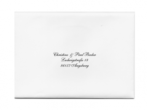 Briefumschläge bedruckt mit der Anschrift Ihrer Gäste.
