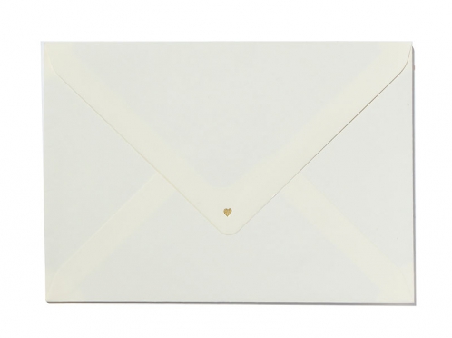 Din A6 Save-the-Date Karten gedruckt auf Büttenpapier mit zwei goldenen Herz-Prägungen.