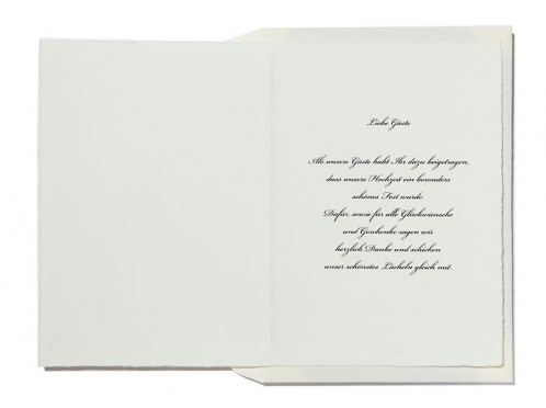 Edle Danksagungskarten aus Büttenpapier mit matt-goldener Prägung und farblich abgestimmten Umschlägen, perfekt für eine stilvolle Hochzeit.