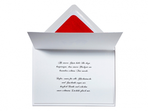 Matroschka Danksagungskarte mit 2 rot geprägten Herzen.