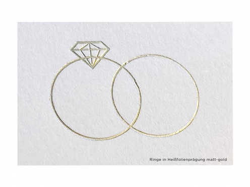 Ein edler Klassiker - Hochzeitseinladung mit zwei modern in Gold geprägten Ringe für den großen Tag der Liebe.