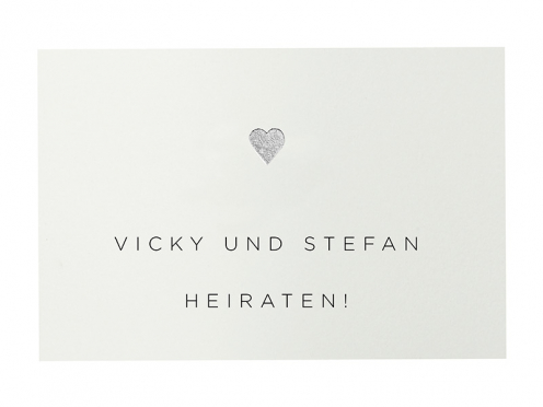 Herbstliche Hochzeitseinladung mit Aquarell-Kastanienblatt und verbundenen Initialen, auf Büttenpapier gedruckt, mit Umschlag silberner Prägung und grünem Seidenpapier-Futter.