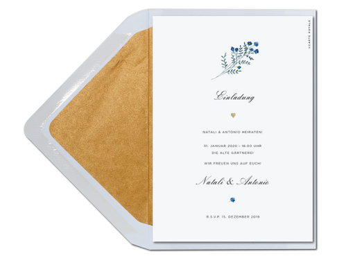 Winterhochzeitseinladung in Weiß, Gold und Blau, mit aquarellierten Blüten und goldgeprägtem Herz – edel, pur und verspielt, ein perfekter Empfang für Ihre Gäste.
