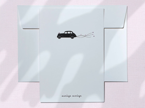 Exklusive Drucksachen für Ihre Hochzeit im französischen Stil – verziert mit einem eleganten Oldtimer und gedruckt auf edlem GMUND Papier.