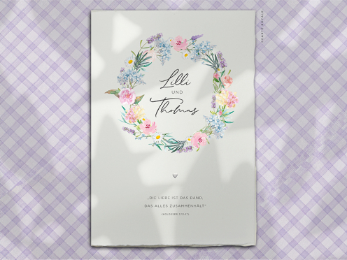 Einladungskarten mit Blumenkranz in Aquarellfarben. Hortensien, Rosen und Lavendel in zarten Pastellfarben.