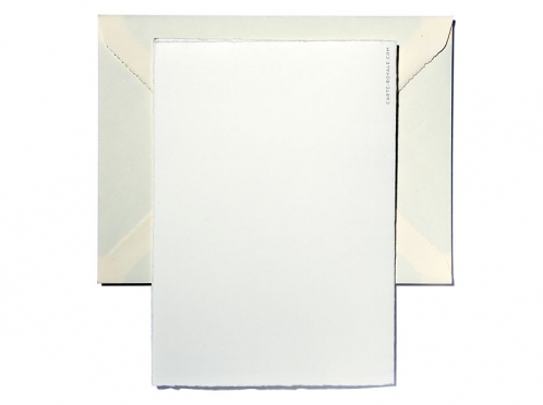 Fühlen Sie die hochwertige Qualität der Hochzeitspapeterie anhand einer Hochzeitskarte als Musterkarte.