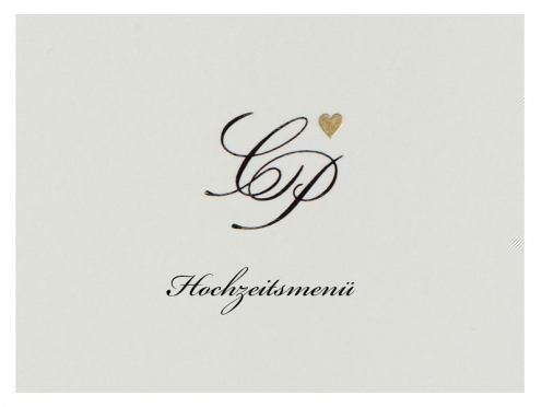 Bütten Menükarten gedruckt auf feinstem Büttenpapier mit goldenem Herz für eine stilvolle Hochzeitstafel.