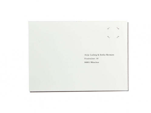 Rückantwortkarte als Postkarte mit gedruckter Anschrift.