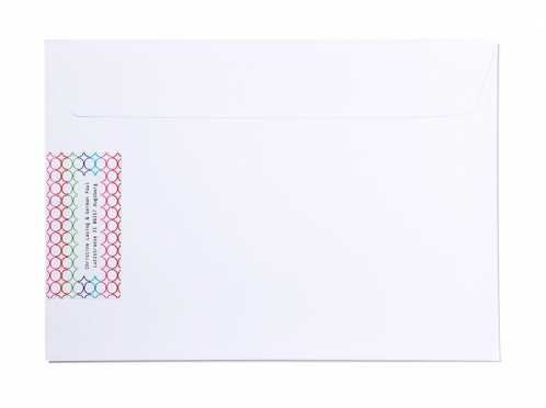 Adressaufkleber fröhlich und bunt gestaltet. So ergänzen Sie Ihre Einladungskarten perfekt und sorgen für ein stimmiges Gesamtbild. Passend zur Happy Three-Serie bringt das farbenfrohe Design Leichtigkeit und Freude auf jedes Kuvert.