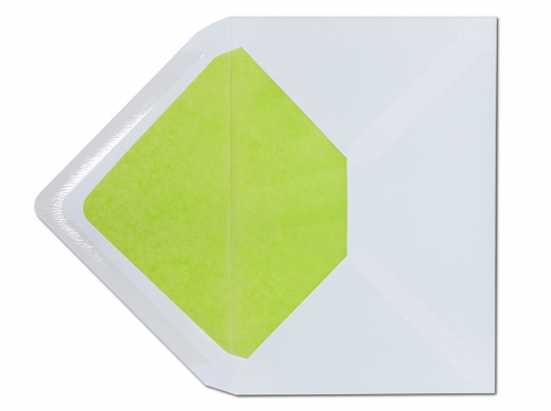 Weißer C6 Briefumschlag mit hellgrünem Seidenpapier gefüttert.