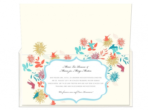 Din-lang Hochzeitseinladungen mit gezeichneten Blumen in Pastellfarben.
