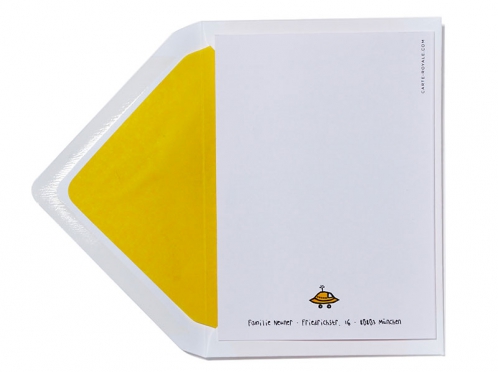 Geburtskarte mit Ufos und Flieger inkl. gelb gefüttertem Briefumschlag.