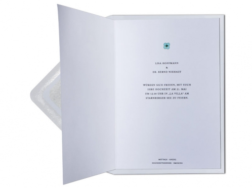 Blumige Hochzeitseinladungen inklusive silber gefüttertem Briefumschlag im C6 Format.