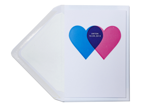 Geburtskarte mit 2 Herzen in blau und pink inkl. Briefumschlag mit weißem Futter.