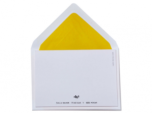 Geburtskarte mit rotem Doppeldecker und gelb gefüttertem Briefumschlag.