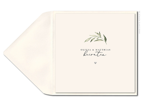 Hochzeitseinladungskarten im Greenery-Look mit Olivenzweig in sanften Grüntönen und schlichter Typografie mit Blindprägung – personalisier ab 20 Einladungen.