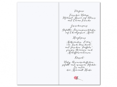 Menükarten zur Hochzeit mit Blumenkranz in Aquarellfarben und kalligrafischer Schrift.