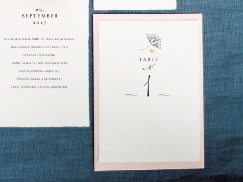 Tischnummern mit Pusteblumen, gedruckt auf feinstem Büttenpapier & goldenem Herz.