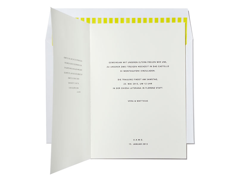 Hochzeitseinladung mit gelben Zitronen, Briefumschlag mit gestreiftem Innenfutter