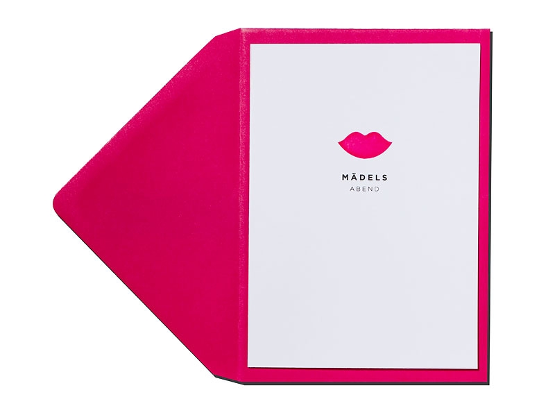 Personalisierte Einladungskarte mit pinken Lippen und pinkem Briefumschlag.