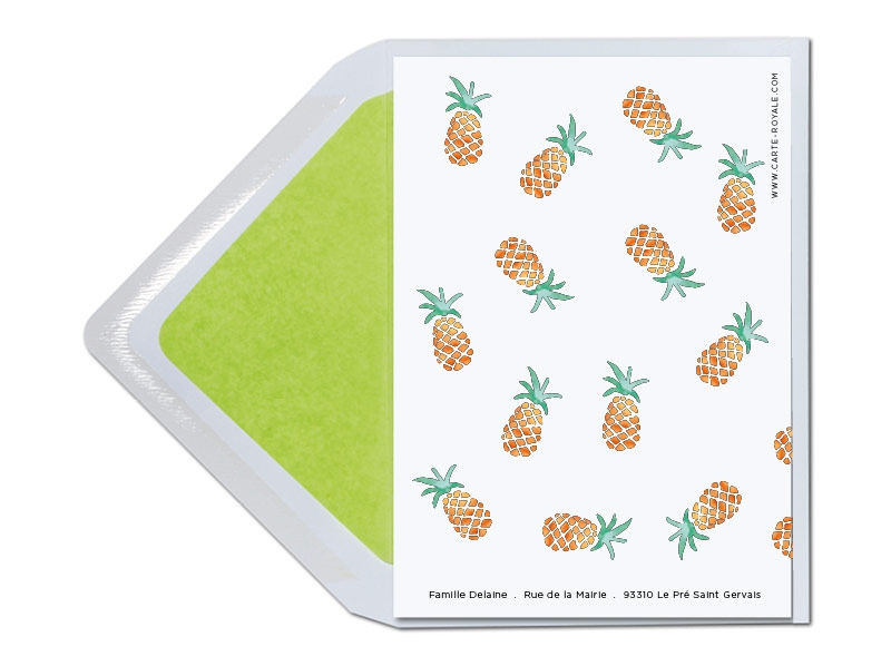 Personalisierbare Einladungskarten mit illustrierter Ananas und grün gefüttertem Briefumschlag.