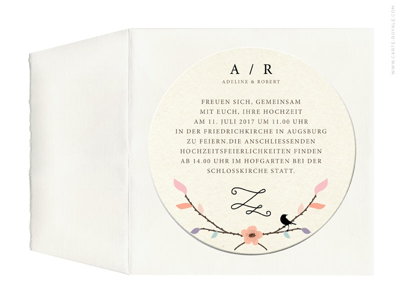 Einladungen als Bierdeckel mit Blüten in Pastellfarben und quadratischen Umschlag.