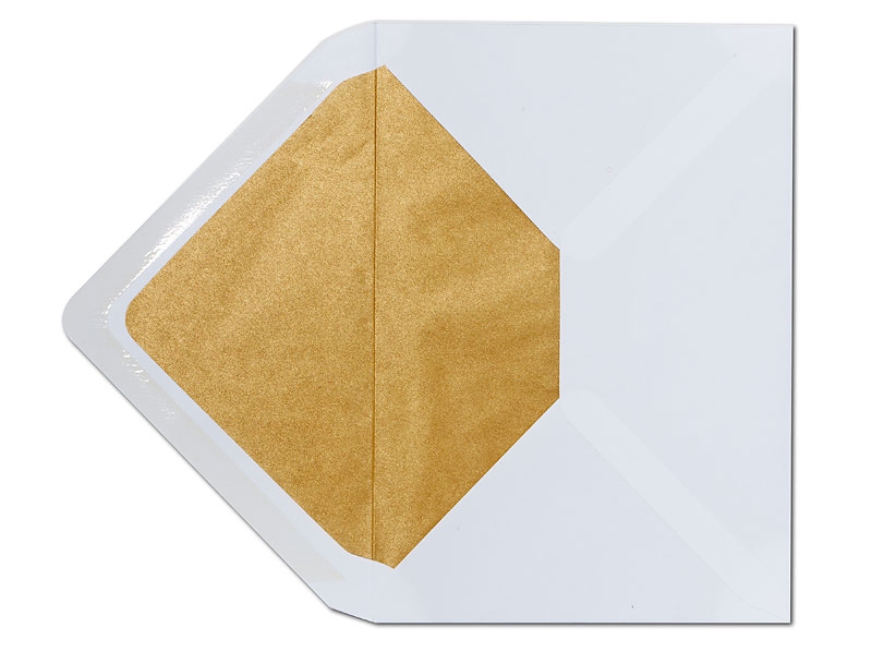 Weißer C5 Briefumschlag mit matt-goldenem Seidenpapier gefüttert.