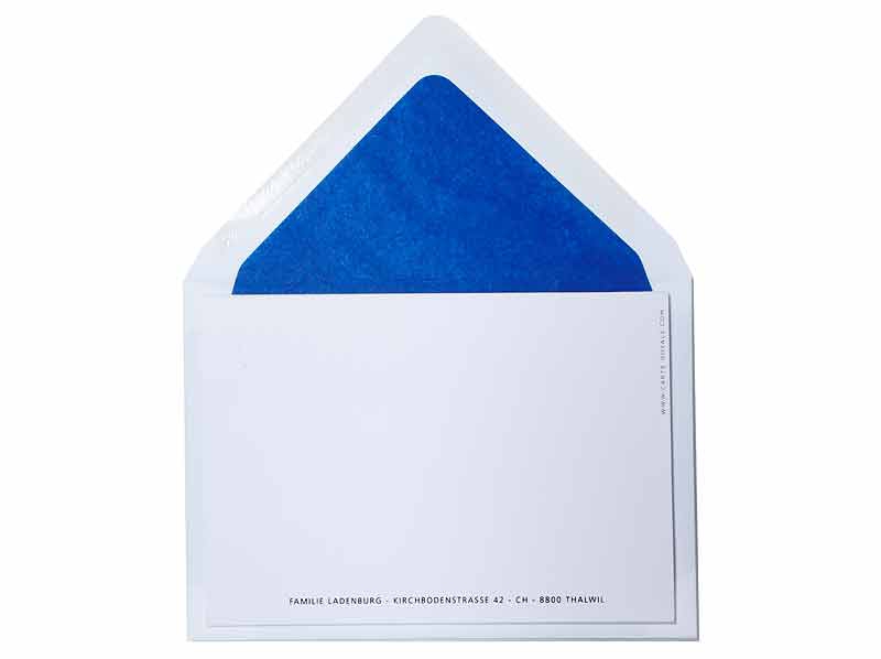Geburtskarte mit Reh in metallic-blauer Prägung inkl. royalblau gefüttertem Kuvert.