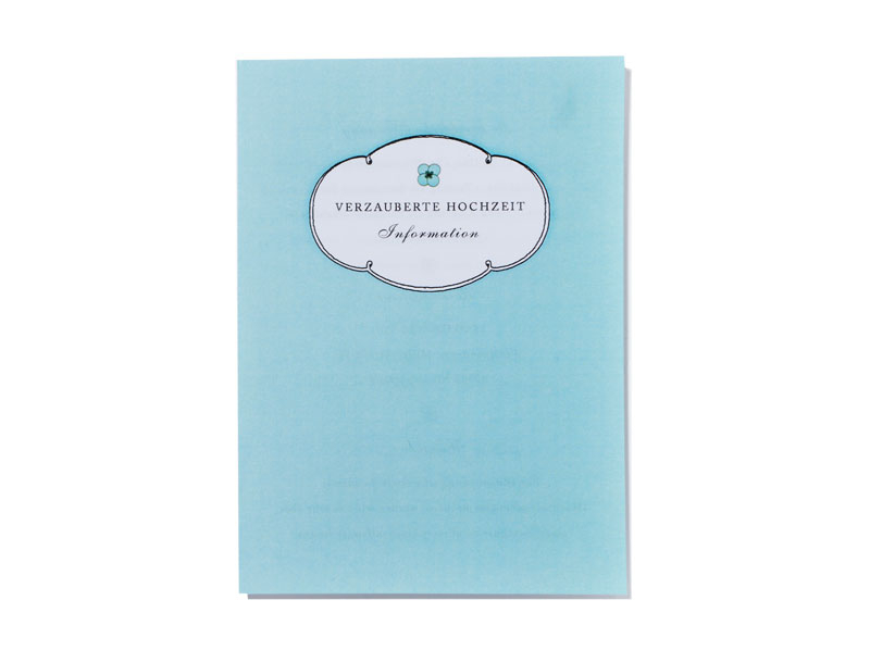 Programmheft im Format der Einladungskarte mit Blumenmuster.